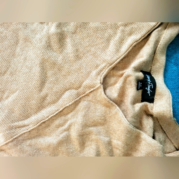 Lord & Taylor Loose fitting Sweater - Picture 4 of 10